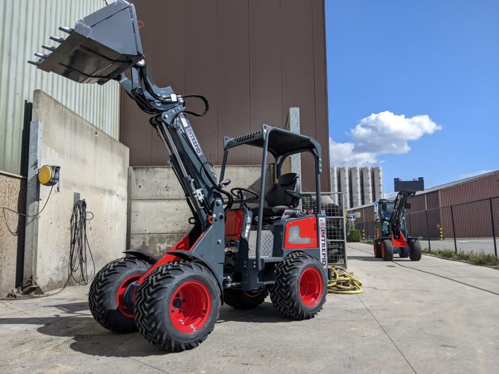 KM130 Tele compact articulating loader with bucket