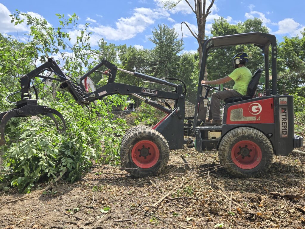 Intrepid KM250 (Tele) compact wheel loader - Miniloaders.com